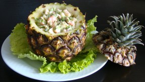 PIÑA RELLENA DE GAMBAS