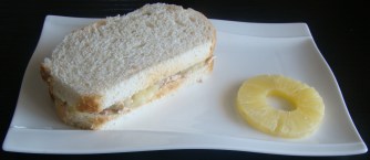 Bocadillo de atún con piña