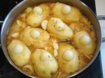 Papas rellenas de Migas de Bacalao con troncos de acelga (1)