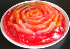 gelatina-con-caramelos-de-goma