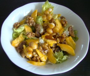ENSALADA CON FRUTA FRESCA Y