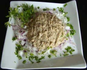 HUMMUS DE LENTEJAS CON CEBOLLA ROJA