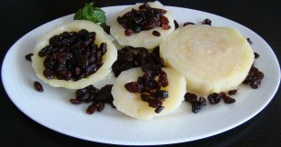 COL BLANCA SERRADA CON PASAS DE CORINTIO