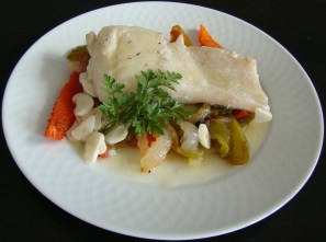 BACALAO CON CEBOLLAS PIMIENTOS.jpg