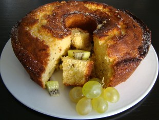 CAKE DE KIWI Y UVAS BLANCAS