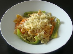PASTA DE LAZOS CON VERDURAS