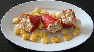 PIMIENTOS DE PIQUIILLOS RELLENOS CON CHOCHOS1