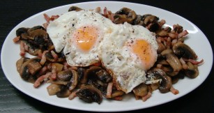 CHAMPIÑONES FRITOS CON HUEVOS