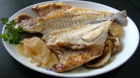 DORADA AL HORNO CON MANZANAS Y BERENJENA.jp3g