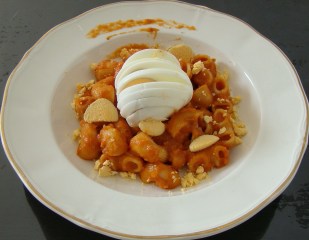 MACARRONES Y HUEVOS DUROS