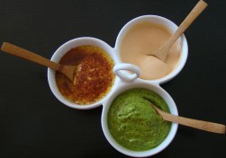 MOJOS AZÁFRAN, MAYONESA CON UN TOQUE DE TOMATE Y DE PEREJIL.jpg