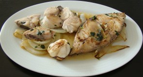 PÁMPANO CON CEBOLLAS FRITAS