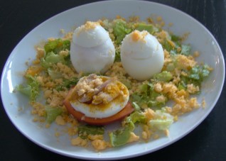 HUEVOS RELLENOS CON PECHUGA DE POLLO