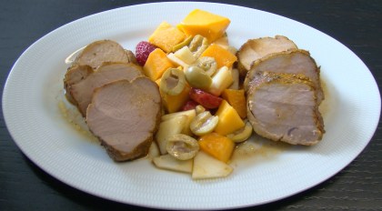 SOLOMILLO DE CERDO CON ENSALADA DE FRUTA
