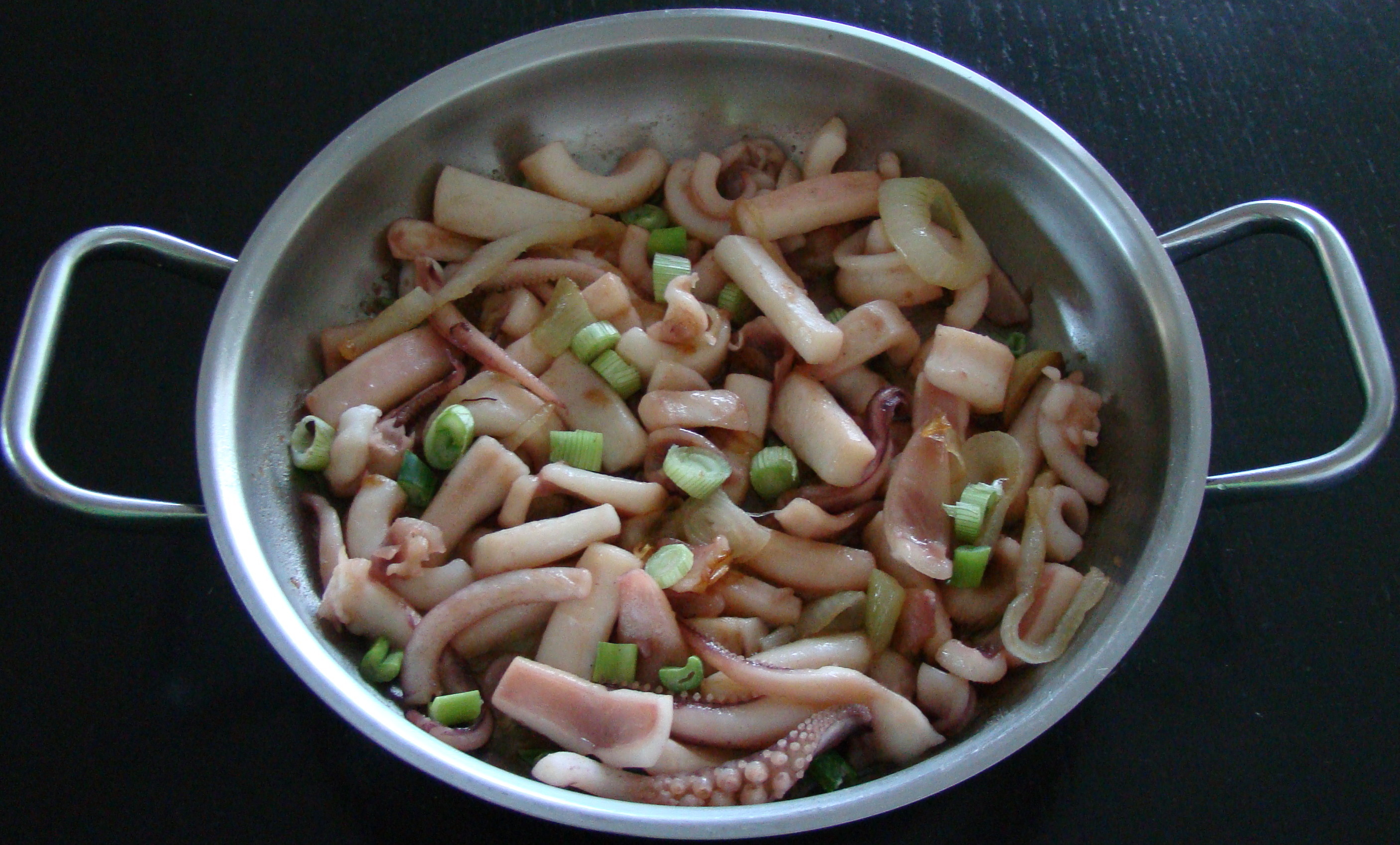 CALAMARES EN SALSA.jpg