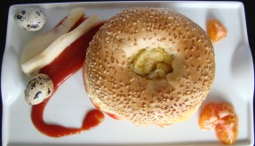 BAGEL CON HUEVOS DE CODORNIZ.3jpg