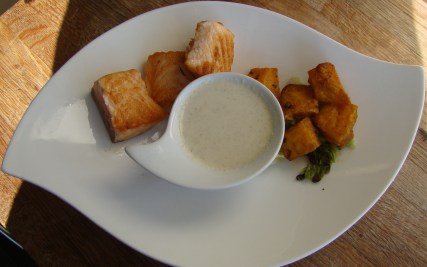 SALMÓN CON CREMA DE YOGUR Y BATATAS...