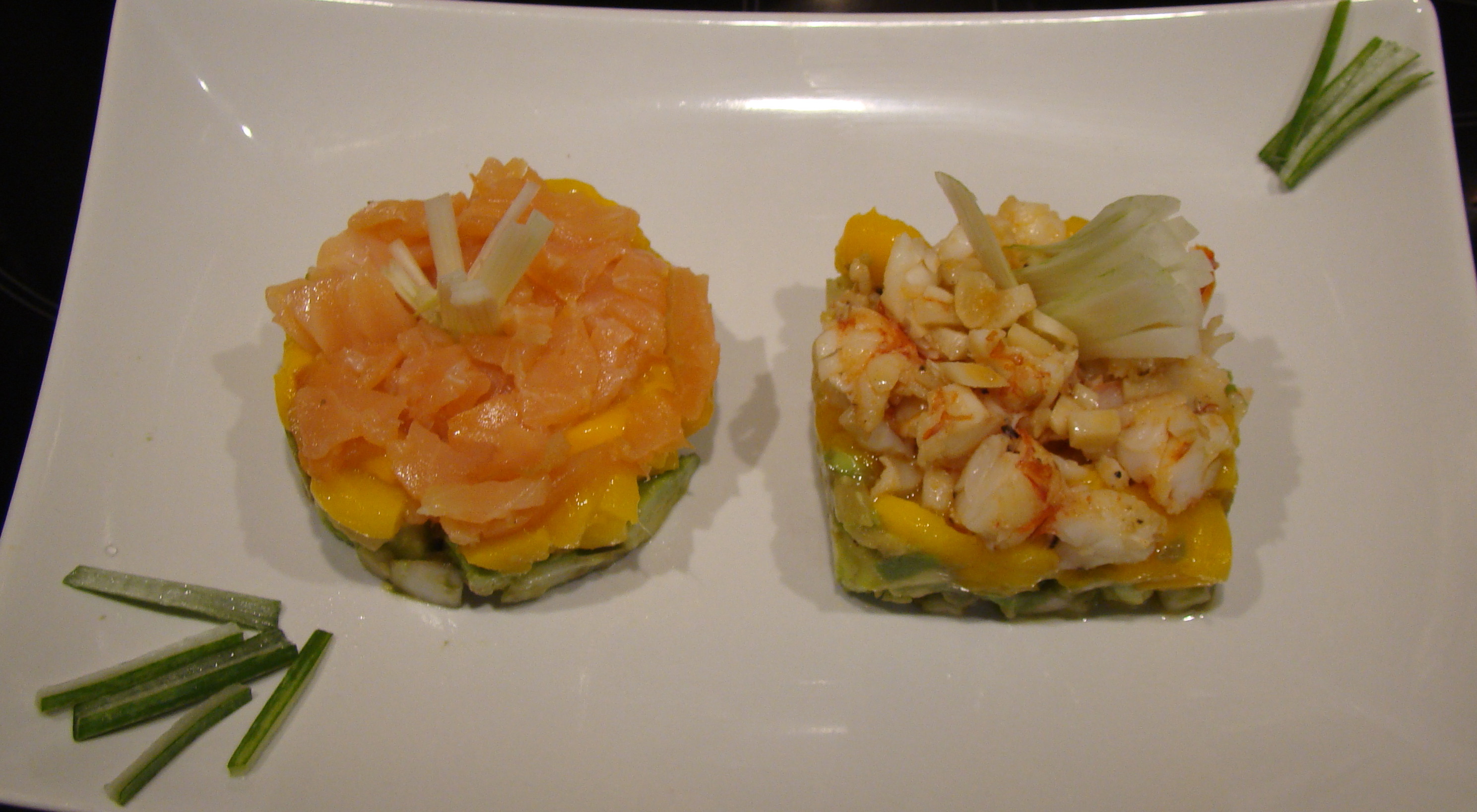 TARTAR DE SALMÓN Y GAMBAS