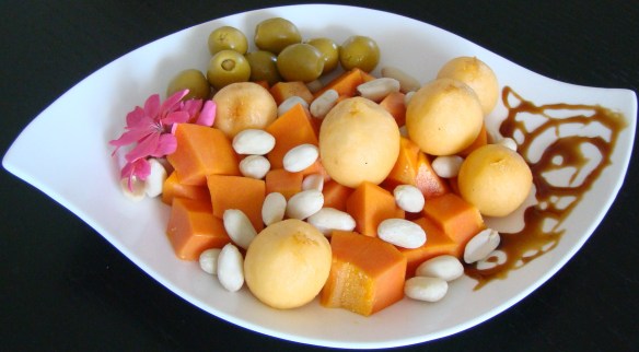 ENSALADA DE PAPAYA Y NÍSPEROS1
