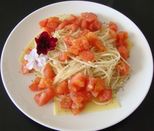 ESPAGUETIS CON TOMATE