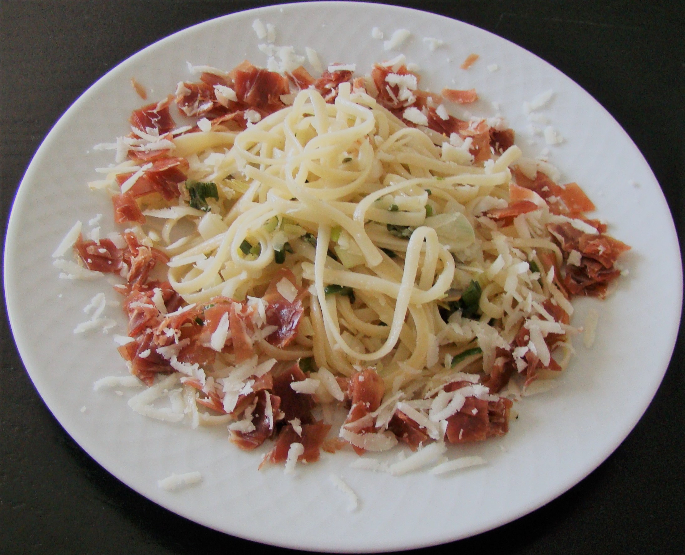 TALLARINES CON JAMÓN SERRANO