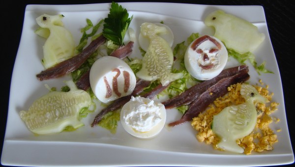 HUEVOS RELLENOS CON QUESO FILADEPFIA