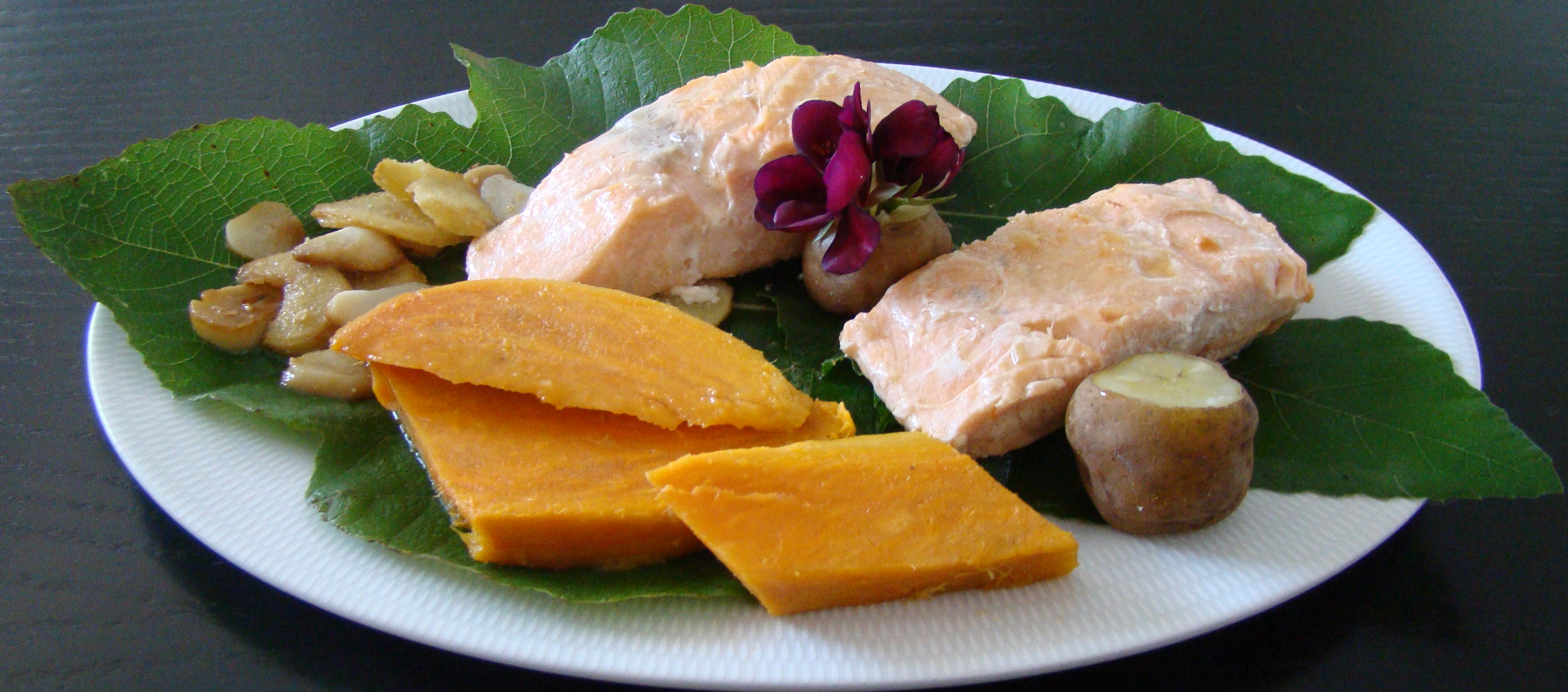 SALMÓN CON AROMA DE HOJA DE HIGUERA